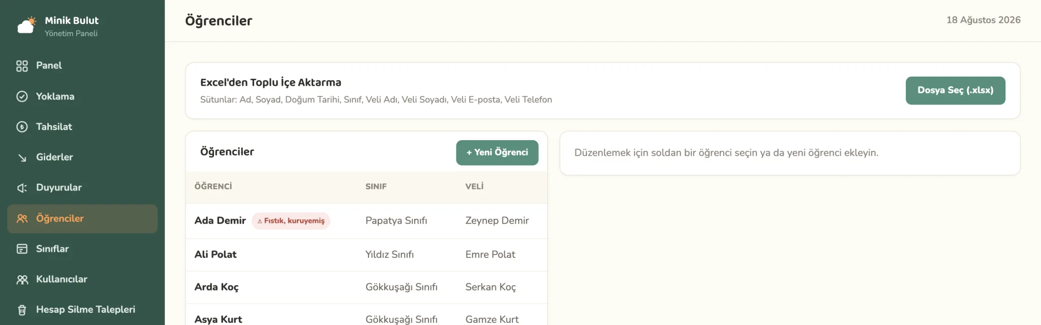 Minik Bulut yönetim panelinin öğrenciler ekranı: Excel'den toplu içe aktarma ve sınıf/veli bilgisiyle öğrenci listesi